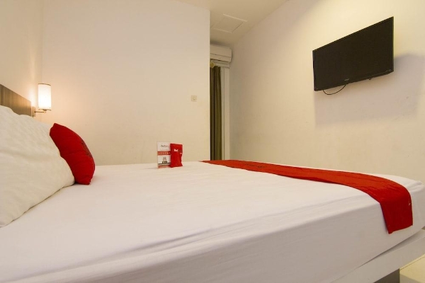 Hotel RedDoorz near Universitas Diponegoro